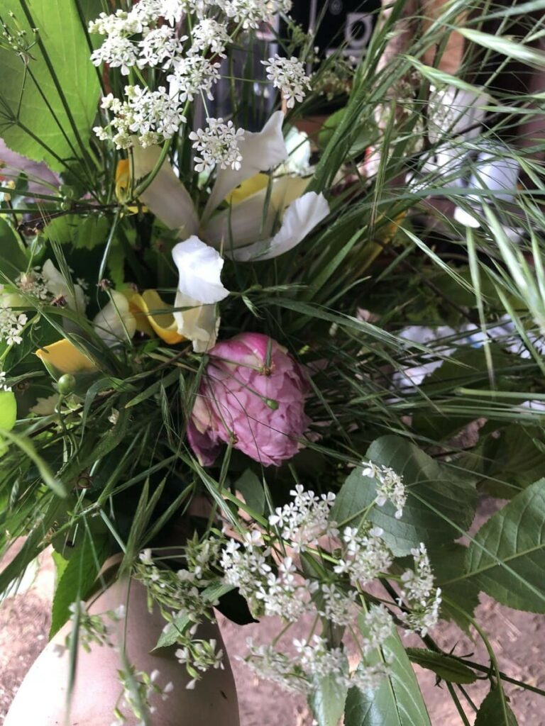 Bouquet de fleurs créé pour un abonnement floral de Bluëtte maraîchage et fleurs à Bruxelles, Anderlecht